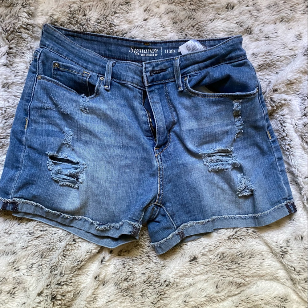 Levi Signature High Rise Shorts